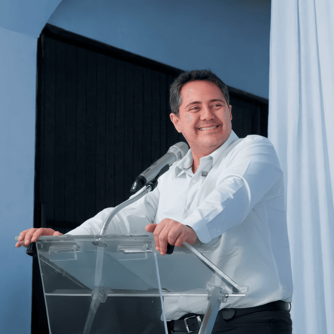 Gnozin Navarro Barreras durante una conferencia de Singular CEO